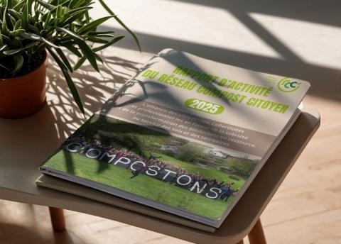 Rapport d'activité sur une table
