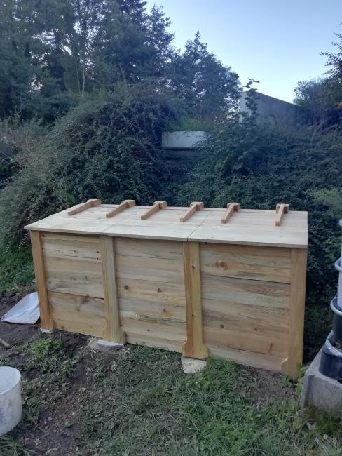 photo des composteurs en bois