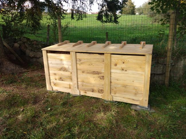 photo des  bacs bois composteurs de la crèche Pirouette