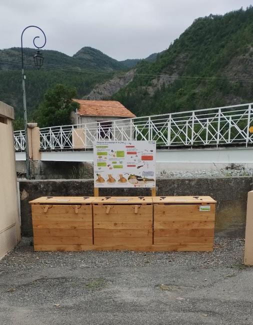 Emplacement de la plateforme de compostage au pied de la passerelle traversant l'Arigéol 