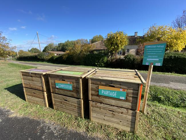 Site de compostage de Léribosc, 3 bacs en bois de 800 L (apport, broyat et maturation)
