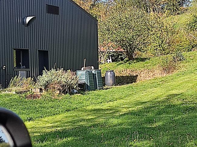 Composteurs situé à l'arrière de la boucherie accès par le labo 