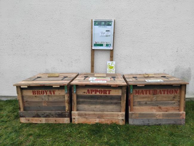 Composteurs en bois de réemploi. Cadenas à code.