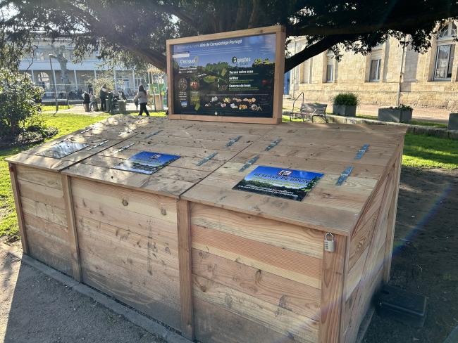 Composteur cadenassé mais librement accessible 