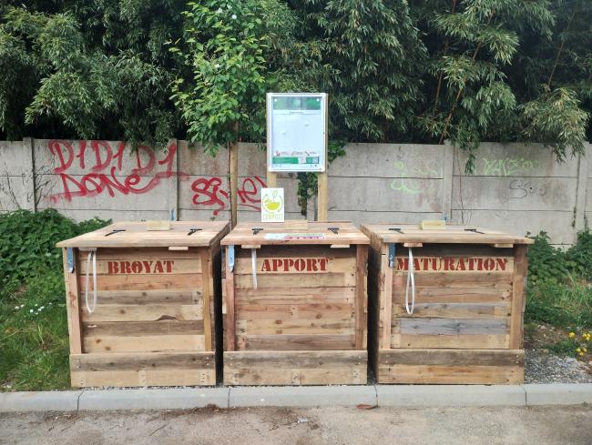 Composteurs en bois de réemploi. Se déclarer déposant auprès du référent de site et du SMCNA afin d'obtenir le code du cadenas.