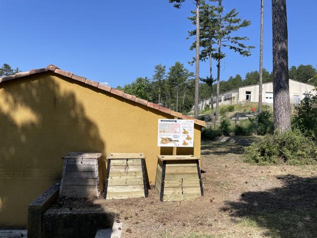 Composteur installé dans le village de Bevons