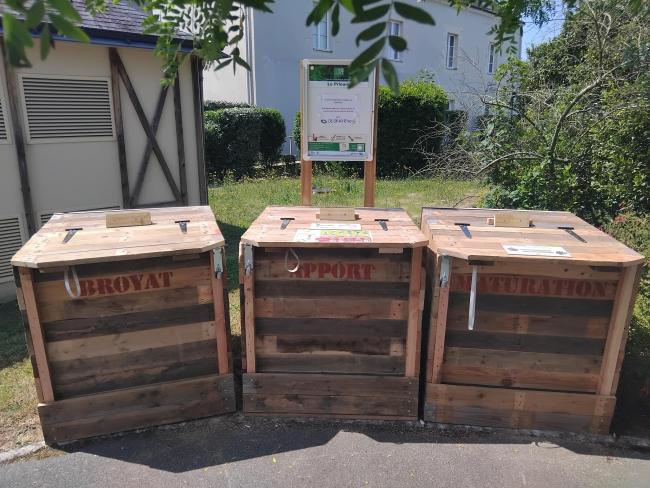 Composteurs en bois de réemploi. 