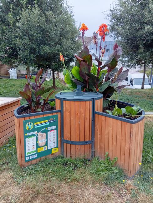 Jardin composteur situé en face de la mairie