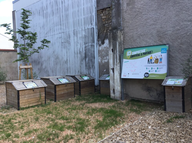 trois composteurs en bois de 1000L